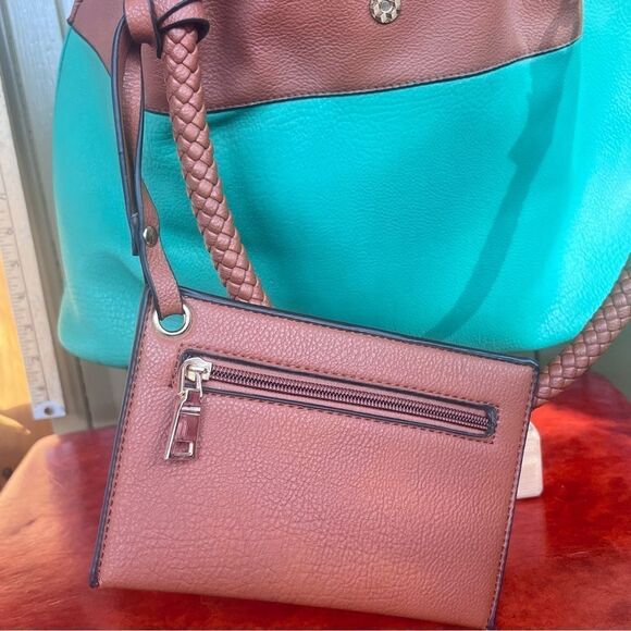 Black Rivet Color-block Green / Tan Faux Leather Bucket Shoulder Bag - Picture 11 of 13